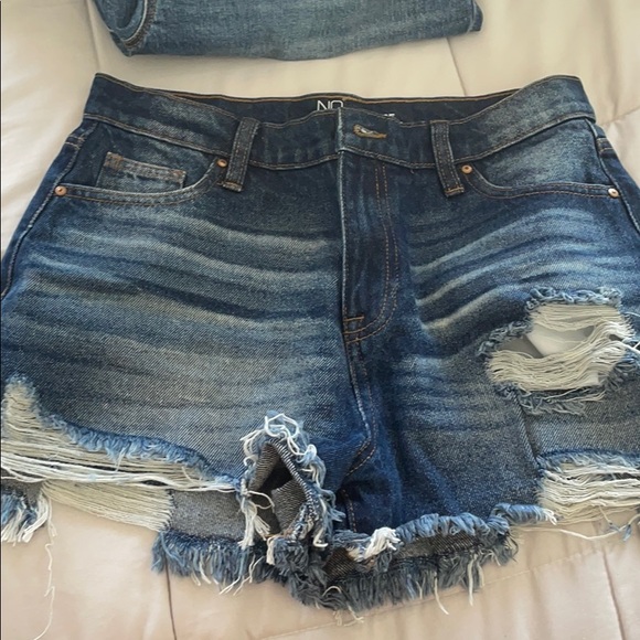 Shorts - Picture 3 of 4